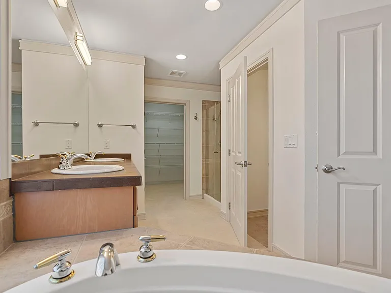 221 5th Ave S #105 — Photo 27