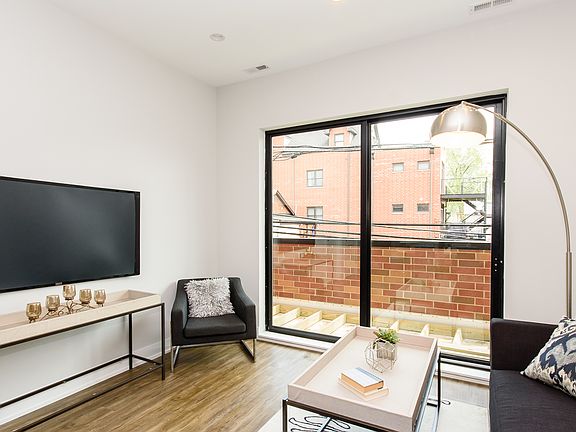 4th image of 1023 N Ashland Ave APT 410