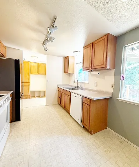 13590 NW Coho Run — Photo 8