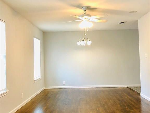 3rd image of 3903 Vineyard Dr