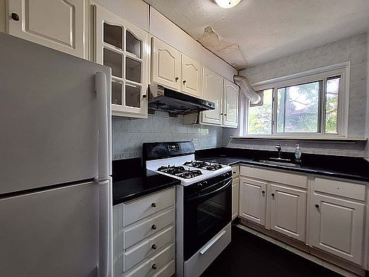 3rd image of 111-1 66th Ave #2B