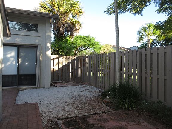 Entrance/Front Patio