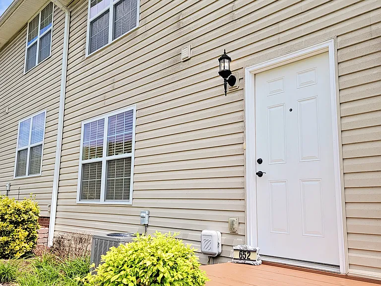 652 Grays Pointe Ct — Photo 24