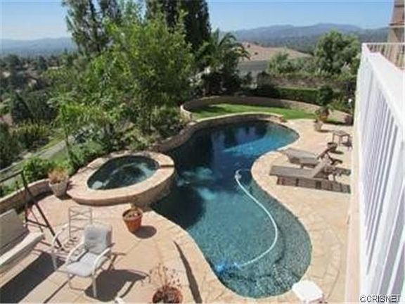 3rd image of 24144 Hillhurst Dr