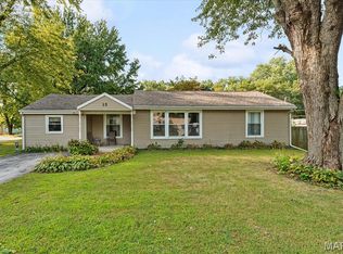 15 Pine Trl, Fairview Heights, IL 62208