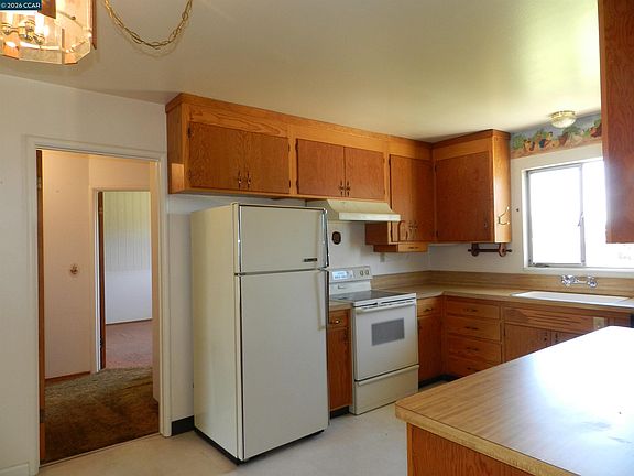 3rd image of 265 Jensen St
