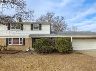 2620 Bordeaux Dr, Rockford, IL 61114
