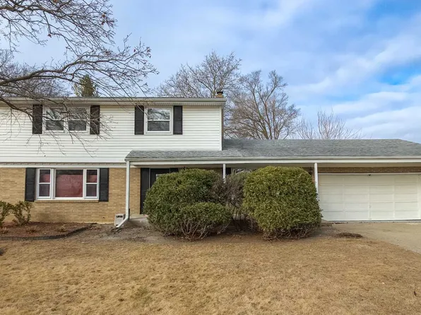 2620 Bordeaux Dr, Rockford, IL 61114