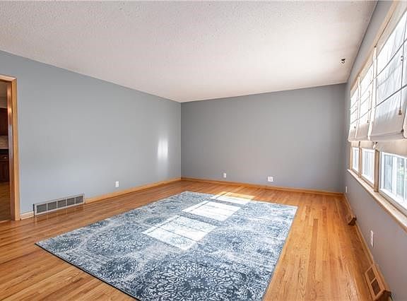 4th image of 1300 Atchison St