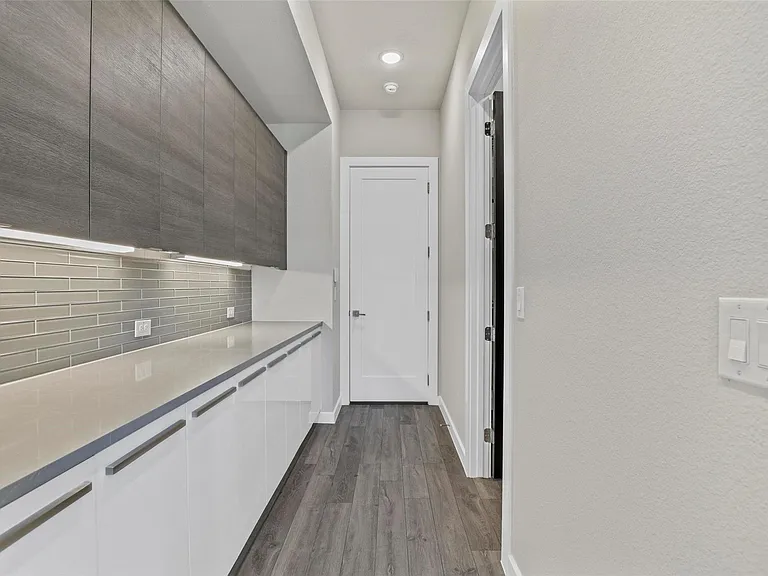 5322 Statesman Ln — Photo 32