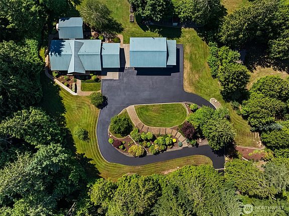 5th image of 16143 Bay Ridge Drive NW