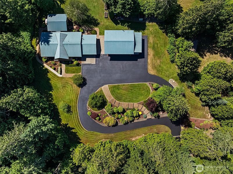 5th image of 16143 Bay Ridge Drive NW