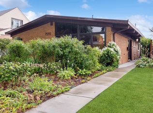 7515 E Prairie Rd, Skokie, IL 60076