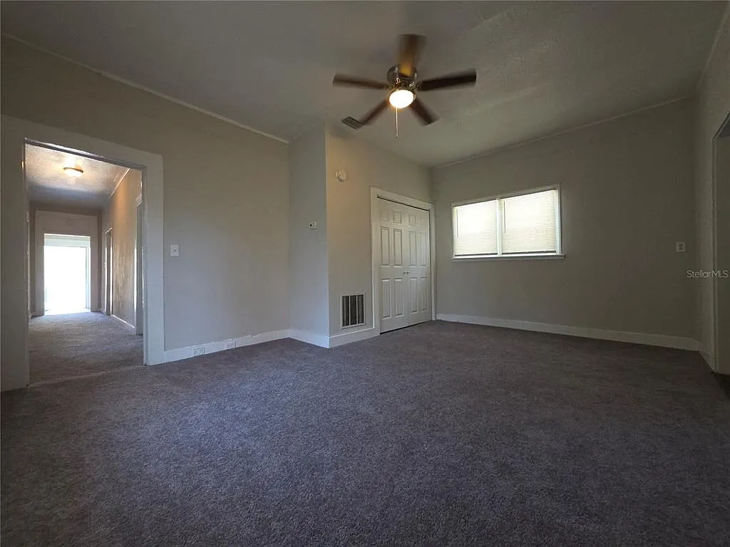 3 bed, 1.0 bath, 1044 sqft, $1,050 — Photo 2