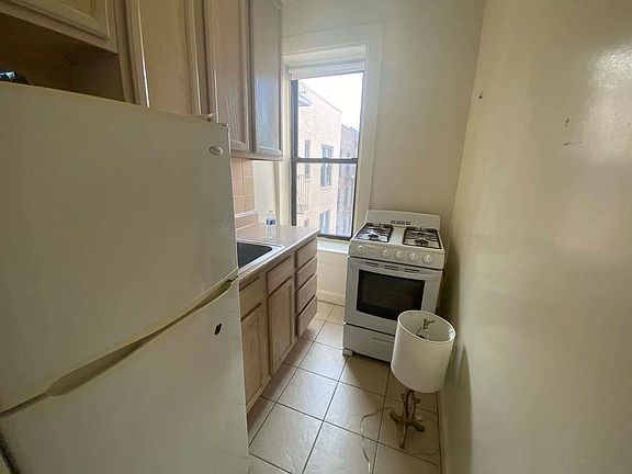 4th image of 28-01 35th St #F6