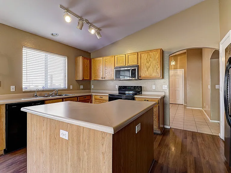 12060 W Dahlia Dr — Photo 2