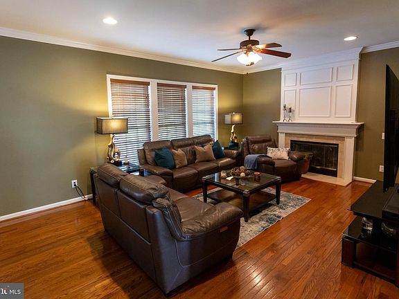 4th image of 508 Emerson Cir