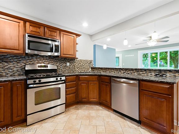 5th image of 48703 W Ranch Dr