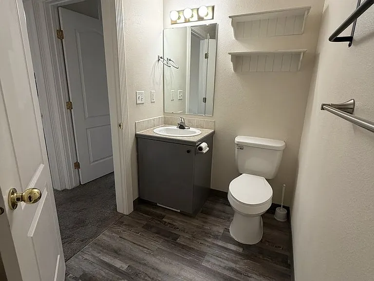 Midland 4-Plex 141 — Photo 23