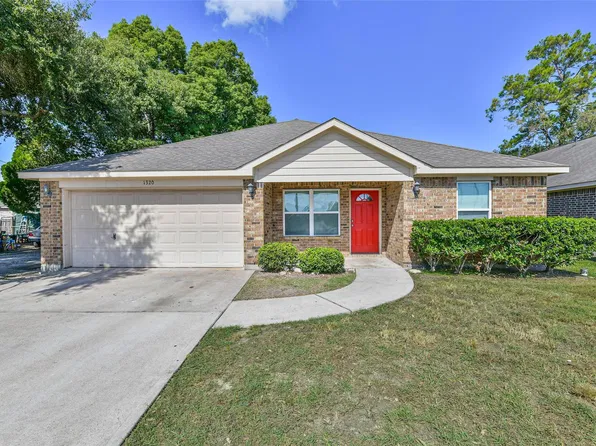 1320 W Dumble St, Alvin, TX 77511