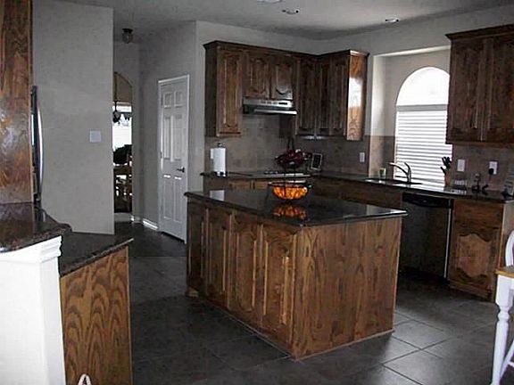 5th image of 610 Montclaire Dr