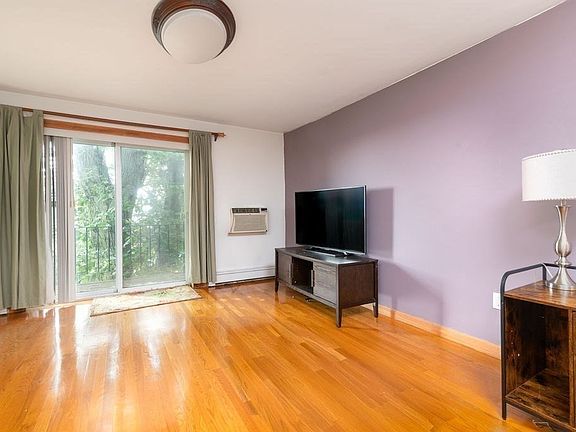 4th image of 39 Cary Ave APT 14