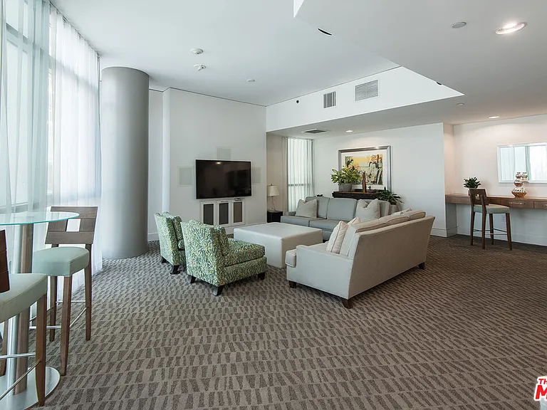 13650 Marina Pointe Dr #905 — Photo 36
