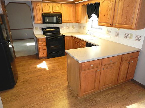 3rd image of 12864 Coventry Ave