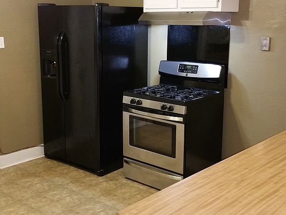 Kitchen with newer appliances