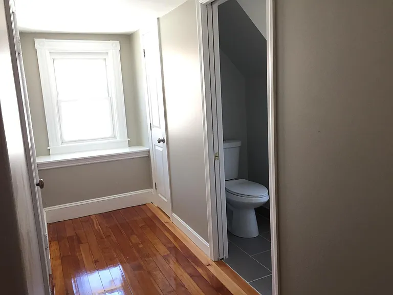 136 Brooks St — Photo 15