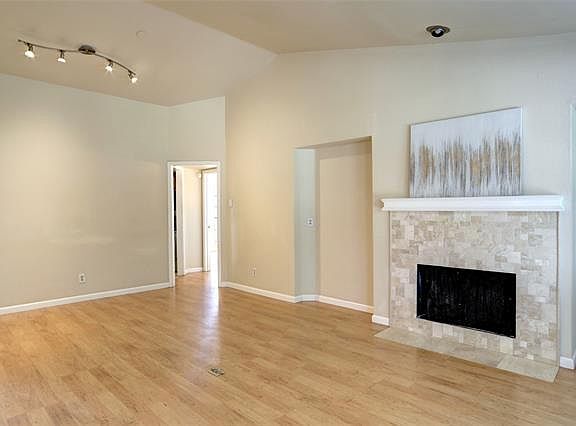 3rd image of 3101 Townbluff Dr APT 523