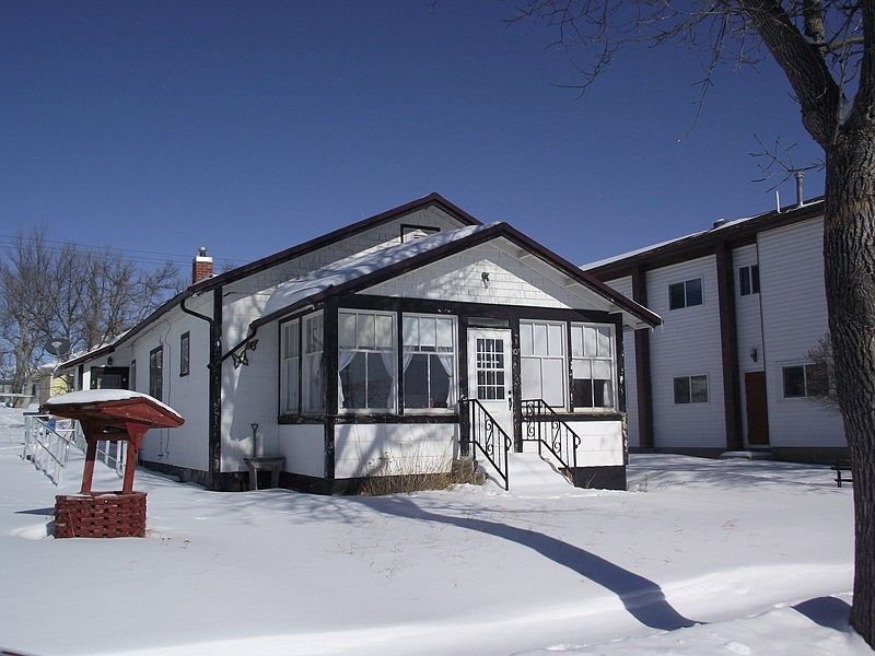 2nd image of 307 E Division St