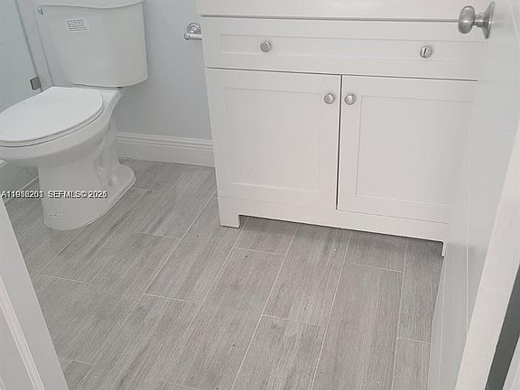 4th image of 2008 NE 4th Ave #R