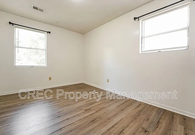 111 Finch St — Photo 11