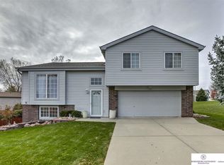 212 Sea Pines Dr, Papillion, NE 68133