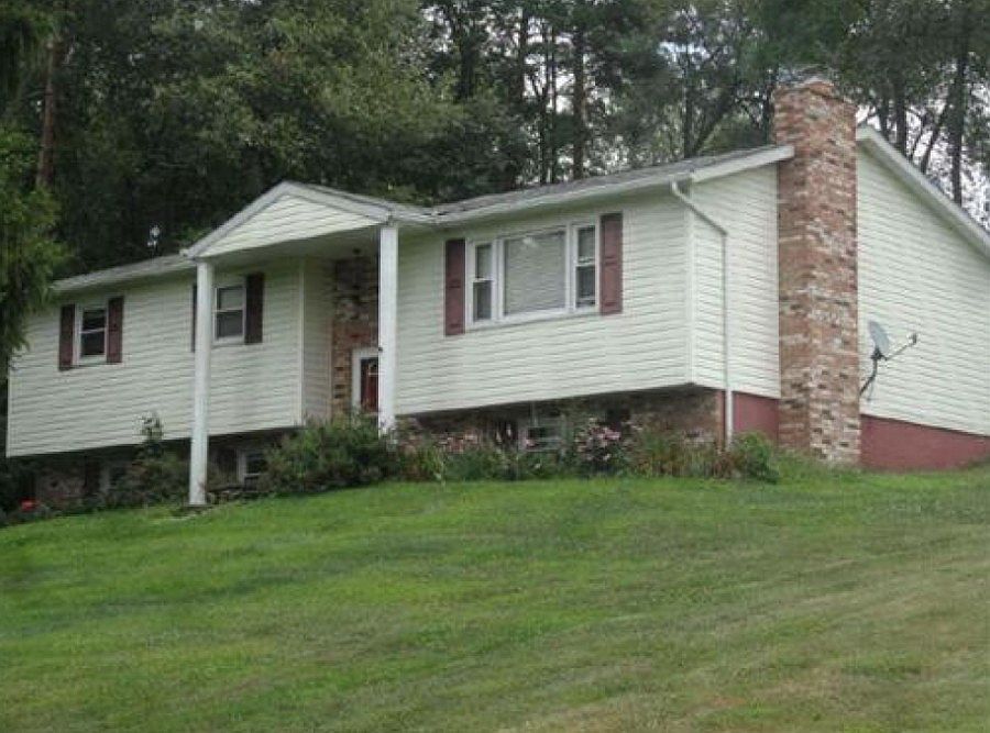 2nd image of 124 Holly St