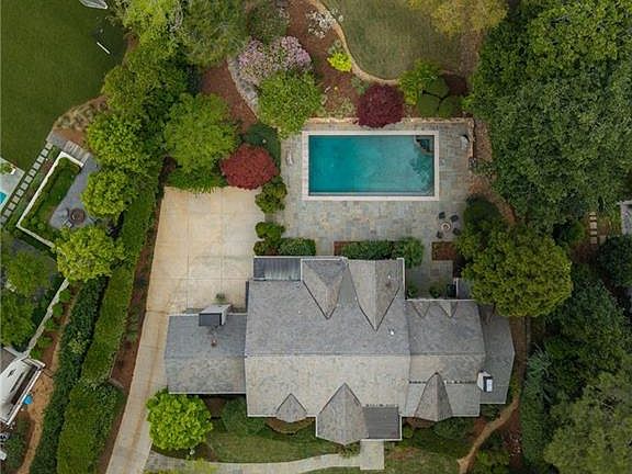 3rd image of 2950 Nancy Creek Rd NW