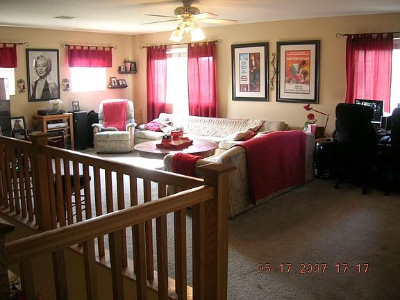 Gigantic Loft! Perfect as Play Room, Home Office, Pool Table, Media Room!