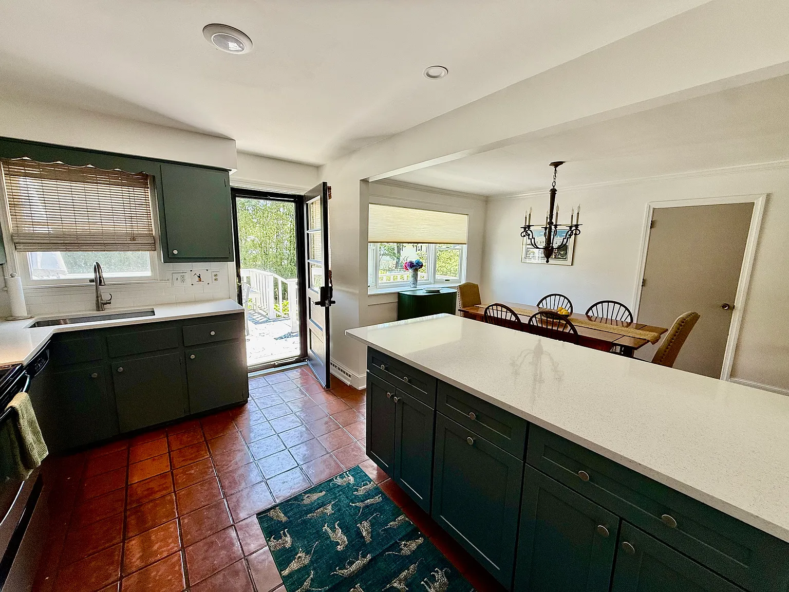 5 bed, 2112 sqft, $3,300 — Photo 3
