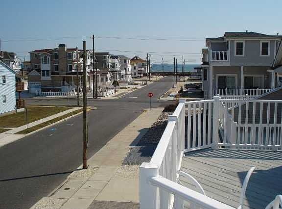 4th image of 114 52nd St #W