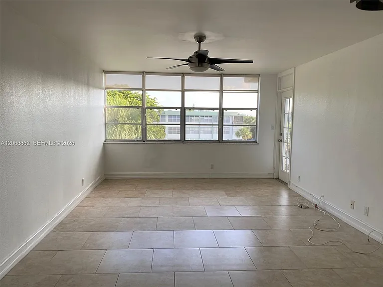 2761 Taft St #405 — Photo 5