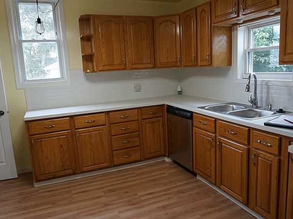 3rd image of 104 W Larue St