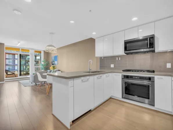 3093 Windsor Gate #2605, Coquitlam, BC V3B 0N2