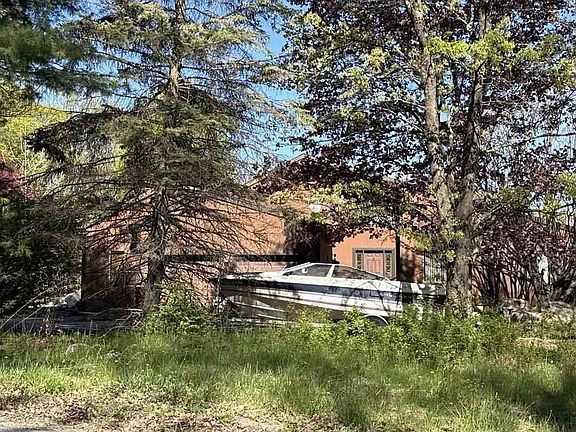 2nd image of 260 Nashopa Rd