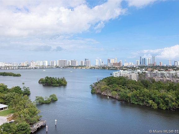 2nd image of 16385 Biscayne Blvd Unit 1406