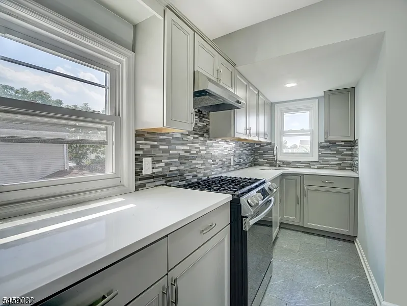 3 bed, 1.0 bath, $2,650 — Photo 4