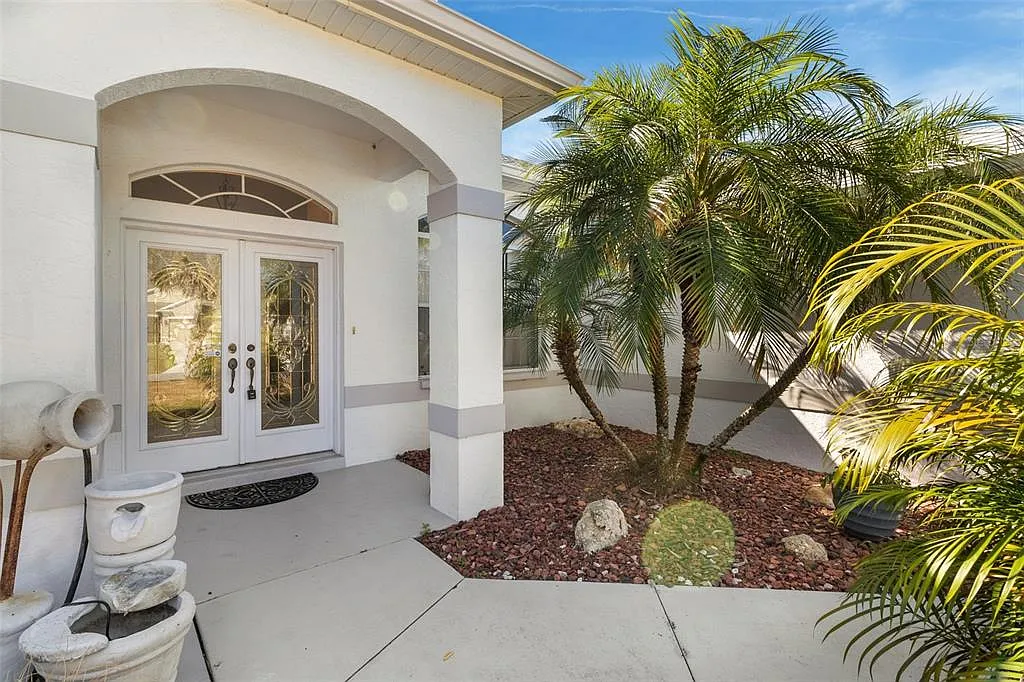 3 bed, 2.0 bath, 1625 sqft, $4,500 — Photo 3