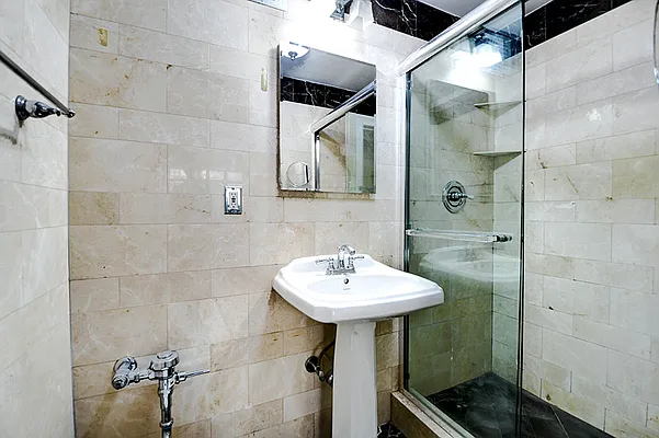 Rented by Urbane Brokerage | media 60