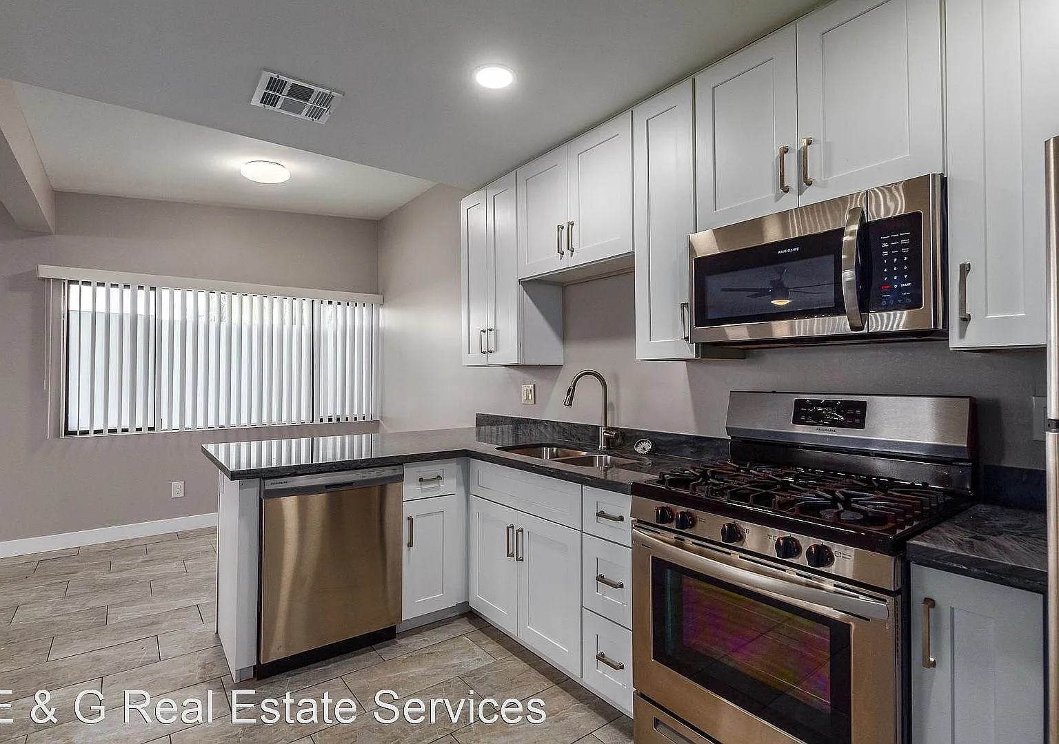 6631 East Earll Drive - 1003 — Photo 2