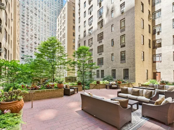 25 Central Park West image 18 of 21